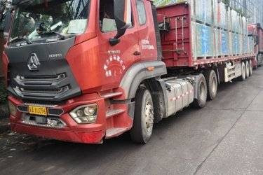 二手中国重汽 HOWO T7H重卡 460马力 6X4牵引车(国五) 双驱 潍柴二手牵引车 黄牌