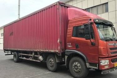 二手青岛解放 龙V中卡 220马力 6X2 9.6米厢式载货车(国五) 前四后四 锡柴二手载货车 黄牌图片