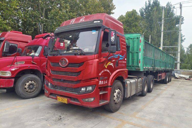 二手青岛解放 460马力 牵引车
