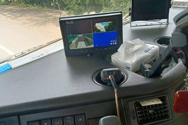 二手上汽红岩 350马力 自卸车