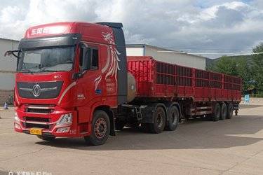 二手东风商用车 天龙旗舰KX 王者版 530马力 6X4 LNG牵引车(国六)(液缓)(国六) 双驱 东风康明斯二手牵引车 黄牌图片