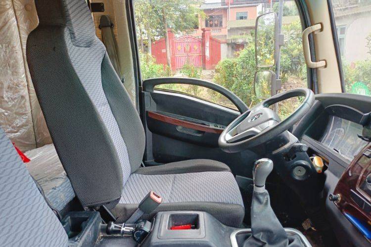 二手大运轻卡 156马力 载货车