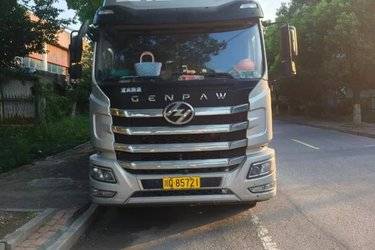 二手上汽红岩 杰豹H6 245马力 4X2 9.6米厢式载货车(国六) 单桥 玉柴二手载货车 黄牌图片