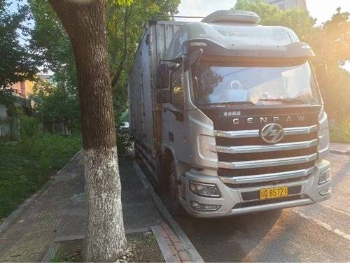 上汽红岩 245马力 载货车