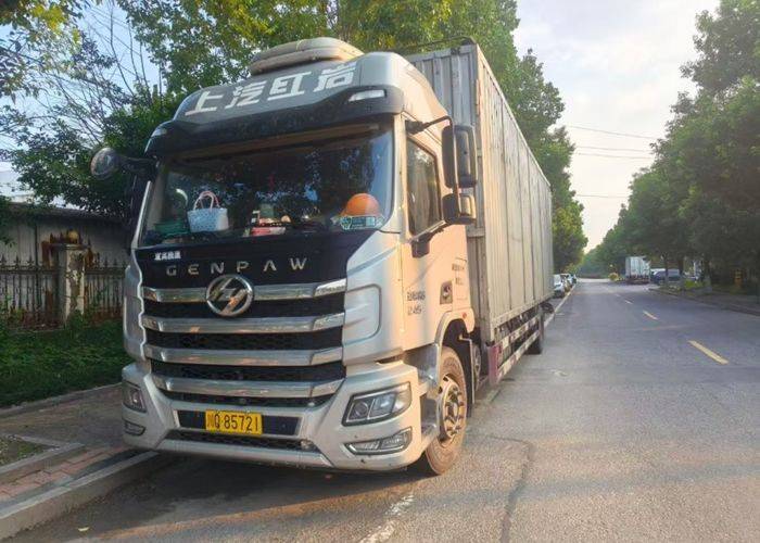 上汽红岩 245马力 载货车