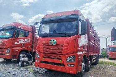 二手青岛解放 JH6重卡 460马力 8X4 9.5米仓栅式载货车(速比4.111)(国五) 前四后八 潍柴二手载货车 黄牌图片