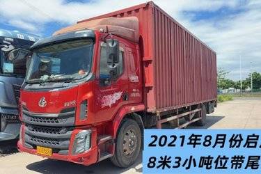 二手东风柳汽 新乘龙M3中卡 200马力 4X2 7.7米厢式载货车(国五) 单桥 康明斯二手载货车 黄牌图片