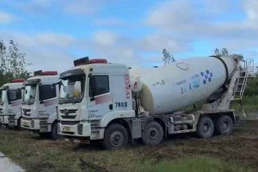 二手红岩瑞江 杰狮M500 320马力 8X4 7.88方混凝土搅拌车(瑞江牌)(国五) 前四后八 菲亚特二手搅拌车图片