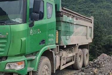 二手联合卡车 UX380重卡 380马力 8X4 LNG自卸车(国六) 8X2 玉柴二手自卸车图片