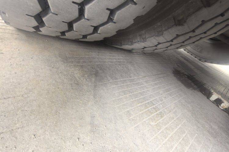 二手重汽汕德卡 540马力 牵引车