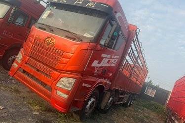 二手青岛解放 JH6重卡 350马力 8X4 9.5米仓栅式载货车(国五) 前四后八 锡柴二手载货车 黄牌