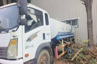 二手洒水车/喷洒车 中国重汽成都商用车 王牌7系 130 7.58 4X2