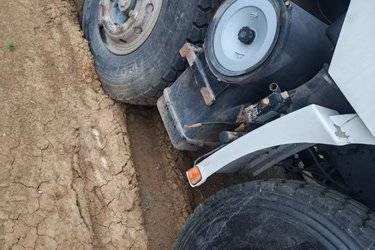 二手北奔 NG80重卡 375马力 6X4 5.4米自卸车(国五) 后八轮 江西五十铃二手自卸车 黄牌图片