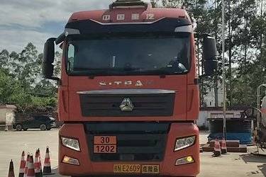 二手中国重汽 汕德卡SITRAK C7H重卡 440马力 6X4牵引车(国五) 双驱 中国重汽二手牵引车 黄牌