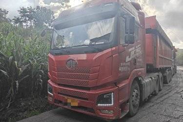 二手青岛解放 JH6重卡 卓越版 500马力 6X4牵引车(国五) 双驱 锡柴二手牵引车 黄牌图片