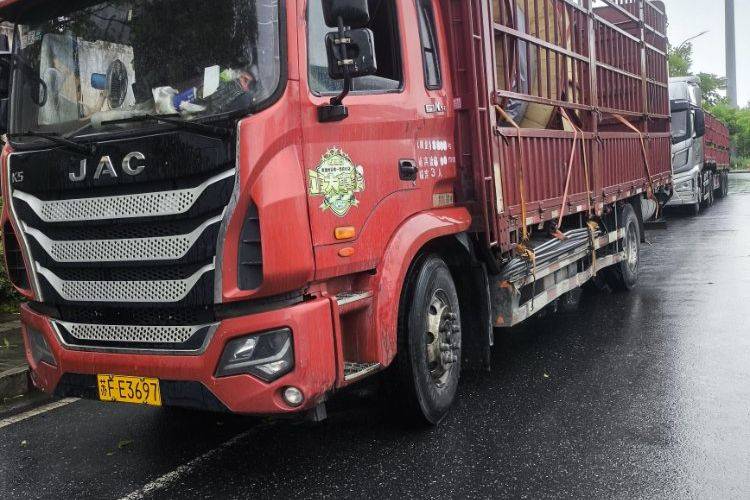 江淮格尔发 220马力 载货车