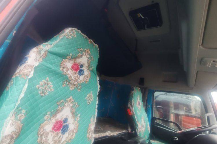 二手东风商用车 350马力 载货车