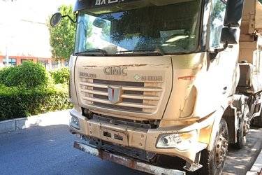 二手联合卡车 U380 380马力 8X4 5.6米LNG自卸车(国六) 前四后八 玉柴二手自卸车 黄牌图片