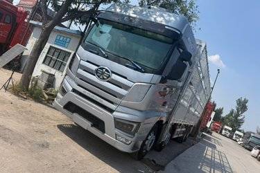 二手一汽解放 J7重卡 经典版 460马力 8X4 9.5米仓栅式载货车(国六) 前四后八 锡柴二手载货车 黄牌图片