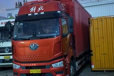 二手一汽解放 J6L中卡 精英版 260马力 4X2 6.8米厢式载货车(国六) 单桥 一汽解放二手载货车 黄牌图片