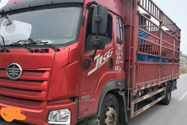 二手青岛解放 JK6中卡 220马力 4X2 6.8米栏板载货车(国五) 单桥 潍柴二手载货车 黄牌