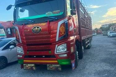 二手青岛解放 JH6重卡 460马力 8X4 9.5米仓栅式载货车(国五) 前四后八 锡柴二手载货车 黄牌图片