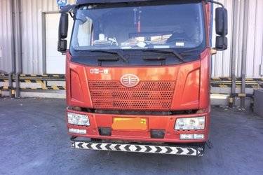 二手一汽解放 J6L中卡 180马力 4X2 6.8米仓栅式载货车(国五) 单桥 一汽解放二手载货车 黄牌图片