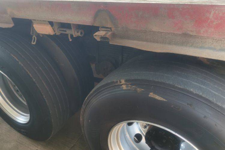 二手青岛解放 460马力 载货车