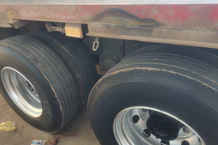 二手青岛解放 460马力 载货车