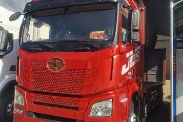 二手青岛解放 JH6重卡 460马力 8X4 9.5米厢式载货车(国六)(平地板)(国六) 前四后八 锡柴二手载货车 黄牌图片