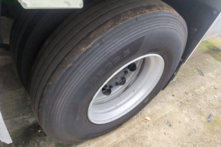 二手青岛解放 350马力 专用车