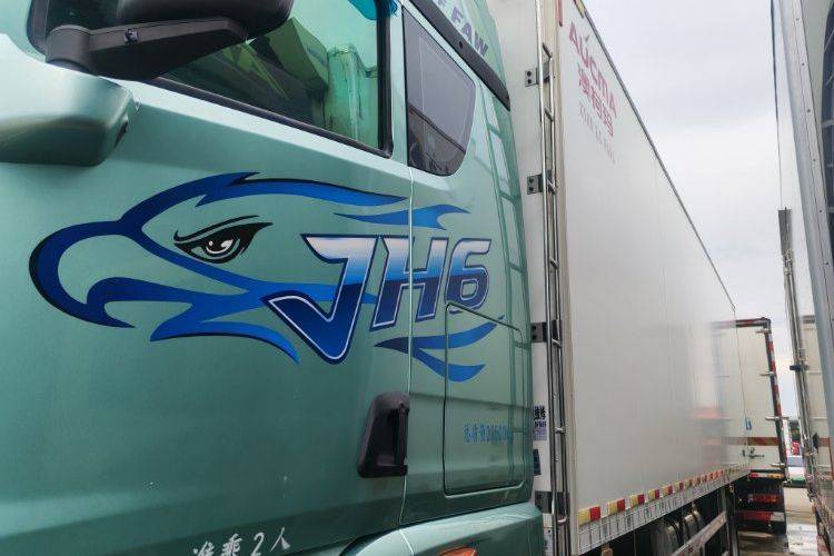 二手青岛解放 350马力 专用车