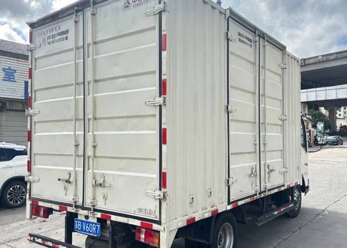 二手重汽HOWO轻卡 130马力 载货车