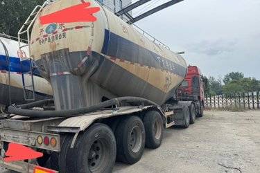 二手青岛解放 JH6重卡 400马力 6X4 LNG牵引车(国五) 双驱 一汽解放二手牵引车 黄牌图片