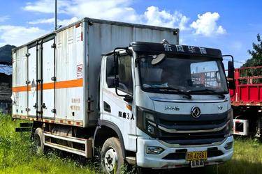 二手东风华神 T3 轻快版 200马力 4X2 5.2米排半厢式载货车(国六) 单桥 玉柴二手载货车 黄牌图片