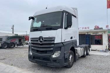 二手奔驰 Actros 重卡 星徽尊享版  530马力 6X4 自动挡牵引车(国六) 双驱 奔驰二手牵引车 黄牌图片
