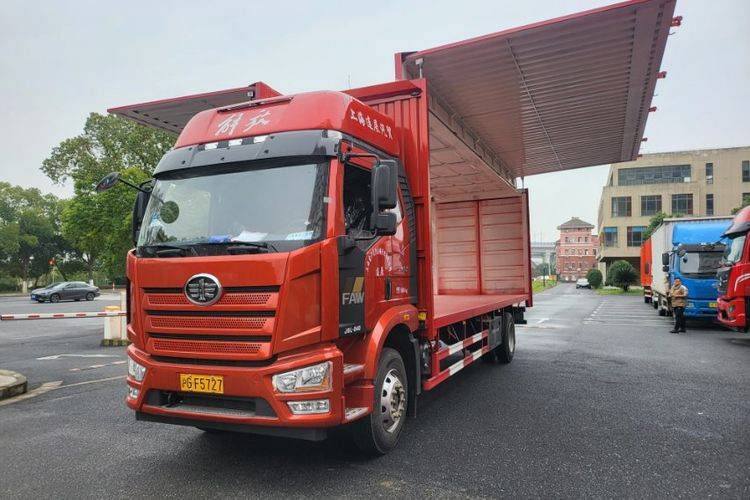 二手一汽解放 240马力 载货车