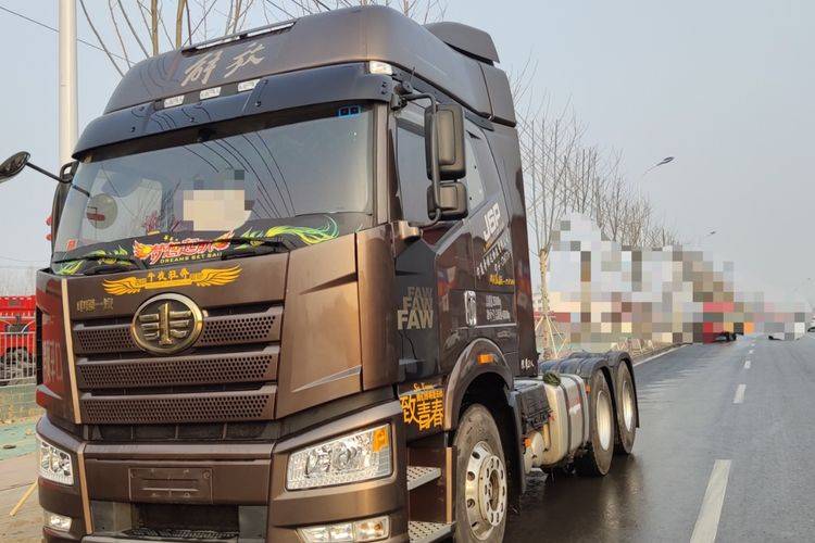 已售二手牵引车 一汽解放 j6p领航版550马力国五排放双驱轻体