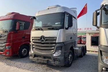 二手奔驰 Actros C重卡 专享版 580马力 6X4 AMT自动挡牵引车(国六) 双驱 奔驰二手牵引车 黄牌图片