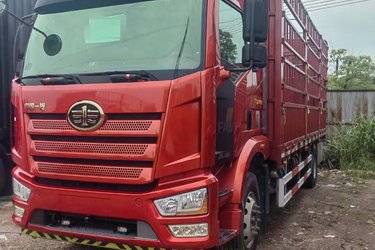 二手一汽解放 J6L中卡 精英版 260马力 4X2 6.75米仓栅式载货车(国六) 单桥 锡柴二手载货车 黄牌