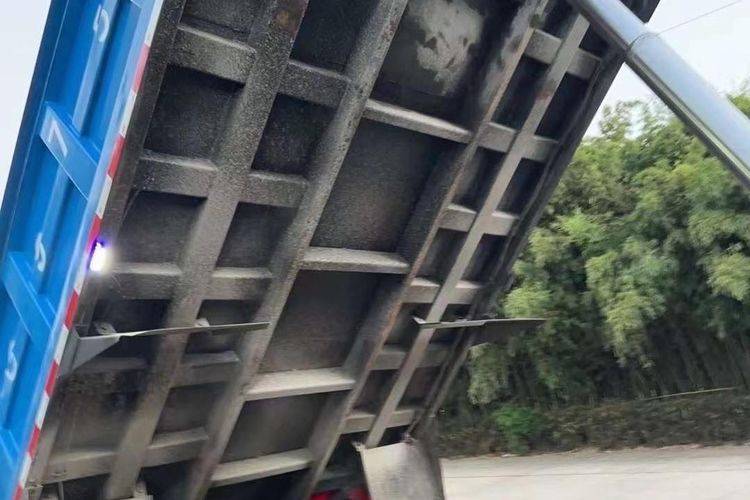 二手湖北大运 160马力 自卸车