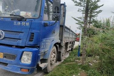 二手三环十通 昊龙 280马力 8X2 8.7米栏板载货车(国五) 前四后六 玉柴二手载货车 黄牌图片