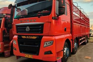 二手中国重汽 汕德卡SITRAK C7H重卡 480马力 8X4 9.52米仓栅式载货车(国五) 前四后八 潍柴二手载货车 黄牌图片
