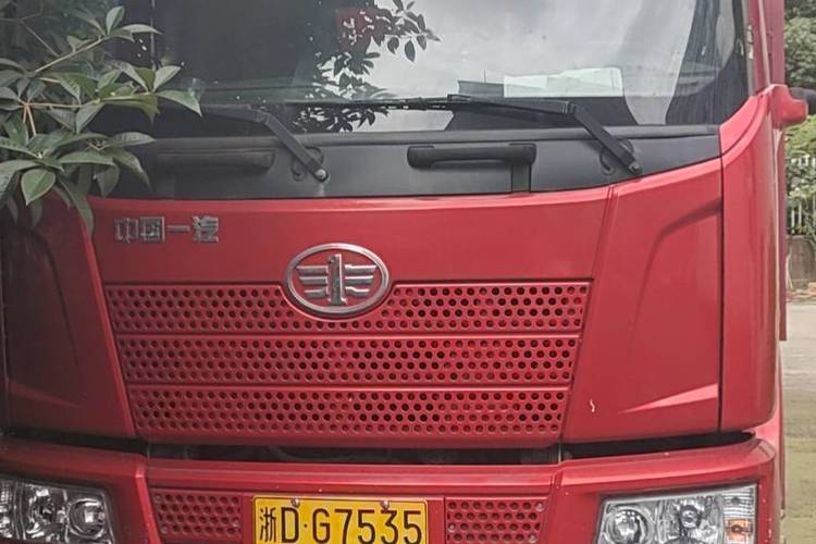 二手一汽解放 180马力 载货车