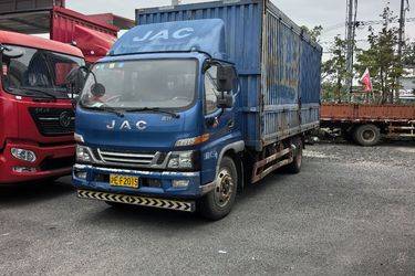 二手江淮 骏铃V7 154马力 6.2米排半厢式载货车(国五) 单桥 康明斯二手载货车 黄牌图片