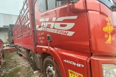 二手青岛解放 JH6重卡 460马力 8X4 9.5米仓栅式载货车(后桥435)(国五) 前四后八 锡柴二手载货车 黄牌图片