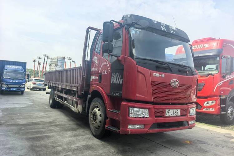 二手一汽解放 180马力 载货车