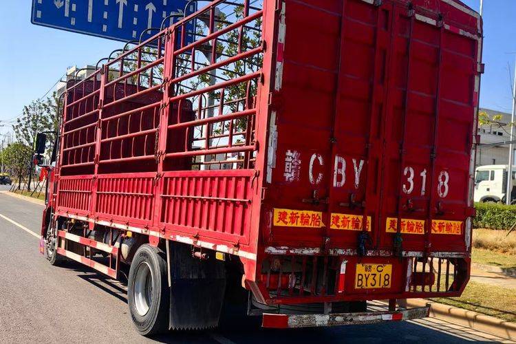 二手一汽解放 240马力 载货车