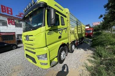 二手一汽解放 J7重卡 经典版 560马力 8X4 9.5米AMT自动档仓栅式载货车(国六) 前四后八 锡柴二手载货车 黄牌图片