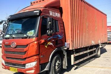 青岛解放 龙V中卡 2.0版 180马力 4X2 7.6米厢式载货车(大柴)(国五) 单桥 大柴二手载货车 黄牌